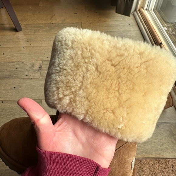 UGG women’s classic chestnut boots - Picture 7 of 7